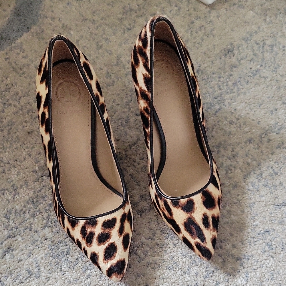 Tory Burch Brown and Black Heels with Elegant Pointed Toe